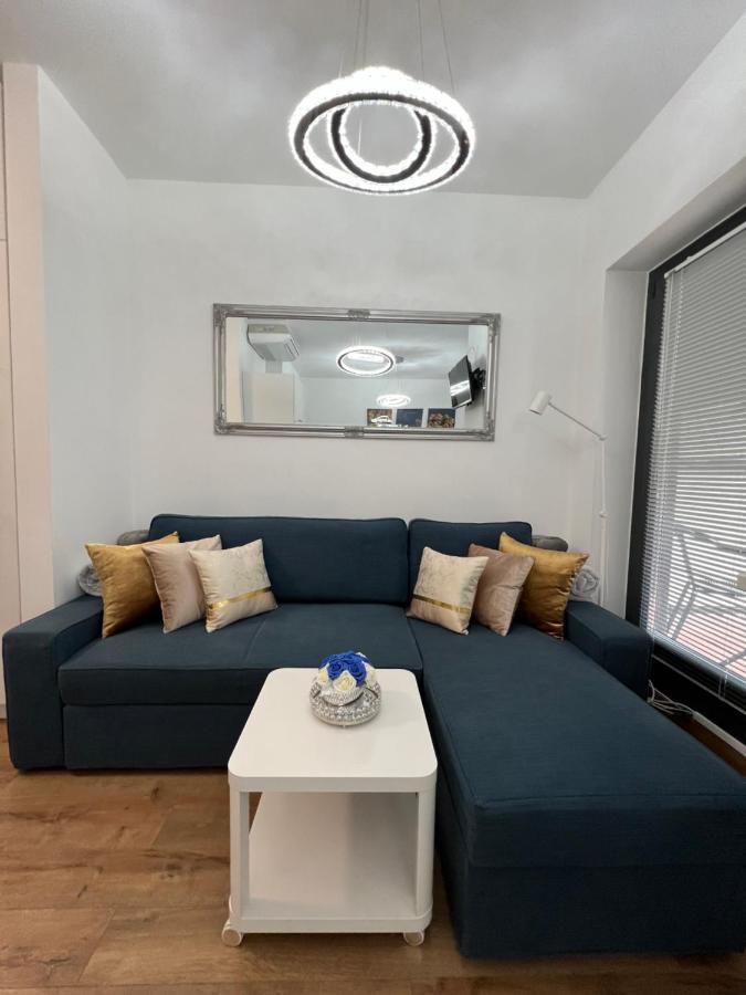 Luxe Central Studio With Pool, Parking & Ac Boedapest Buitenkant foto