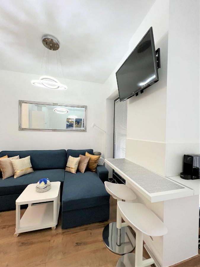 Luxe Central Studio With Pool, Parking & Ac Boedapest Buitenkant foto