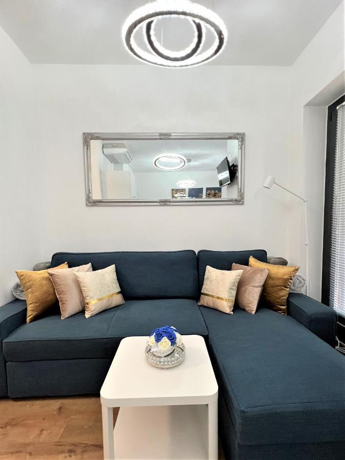 Luxe Central Studio With Pool, Parking & Ac Boedapest Buitenkant foto