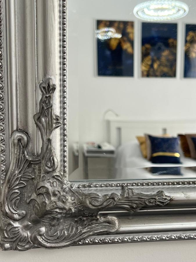 Luxe Central Studio With Pool, Parking & Ac Boedapest Buitenkant foto