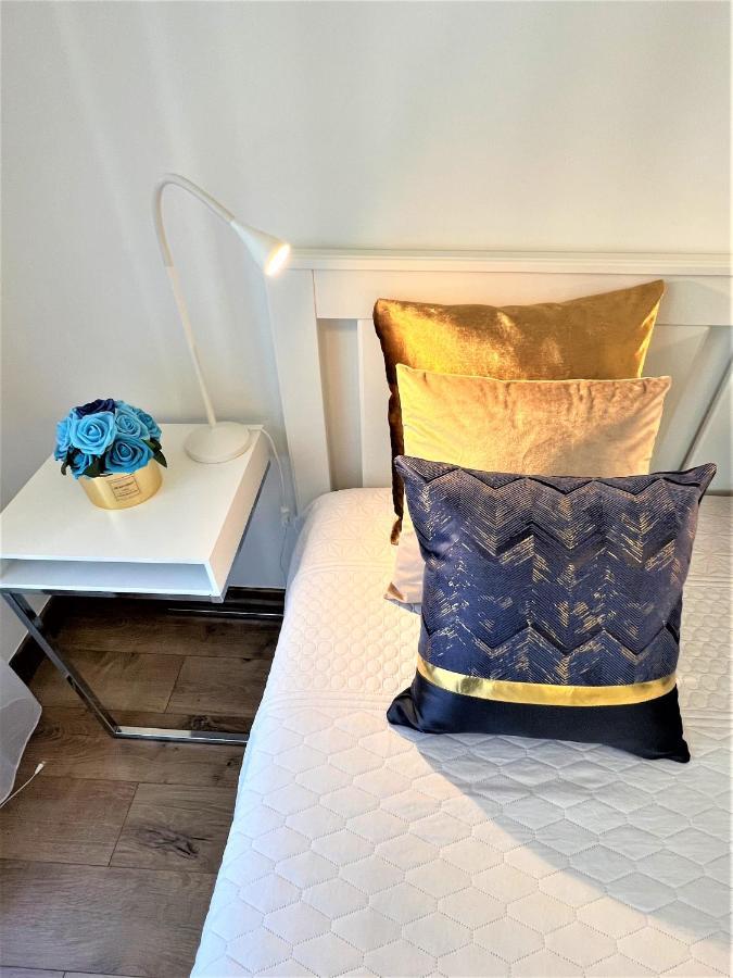 Luxe Central Studio With Pool, Parking & Ac Boedapest Buitenkant foto