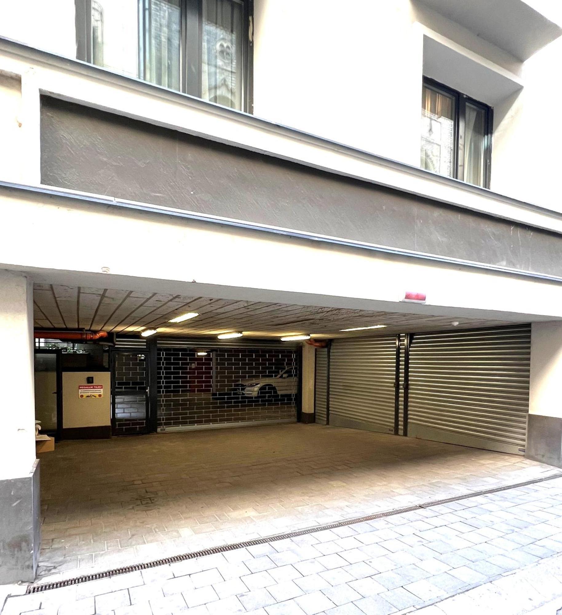 Luxe Central Studio With Pool, Parking & Ac Boedapest Buitenkant foto