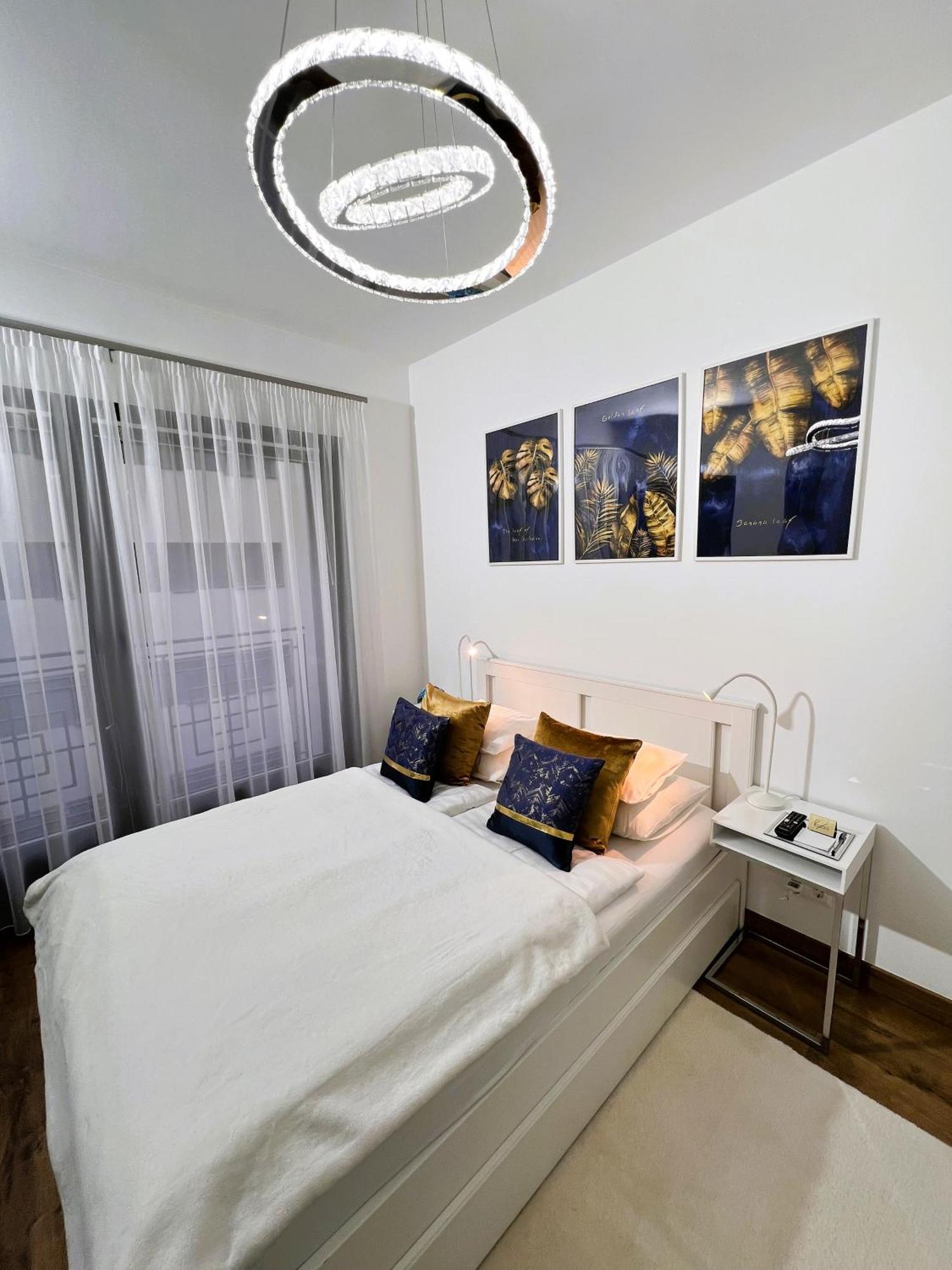 Luxe Central Studio With Pool, Parking & Ac Boedapest Buitenkant foto