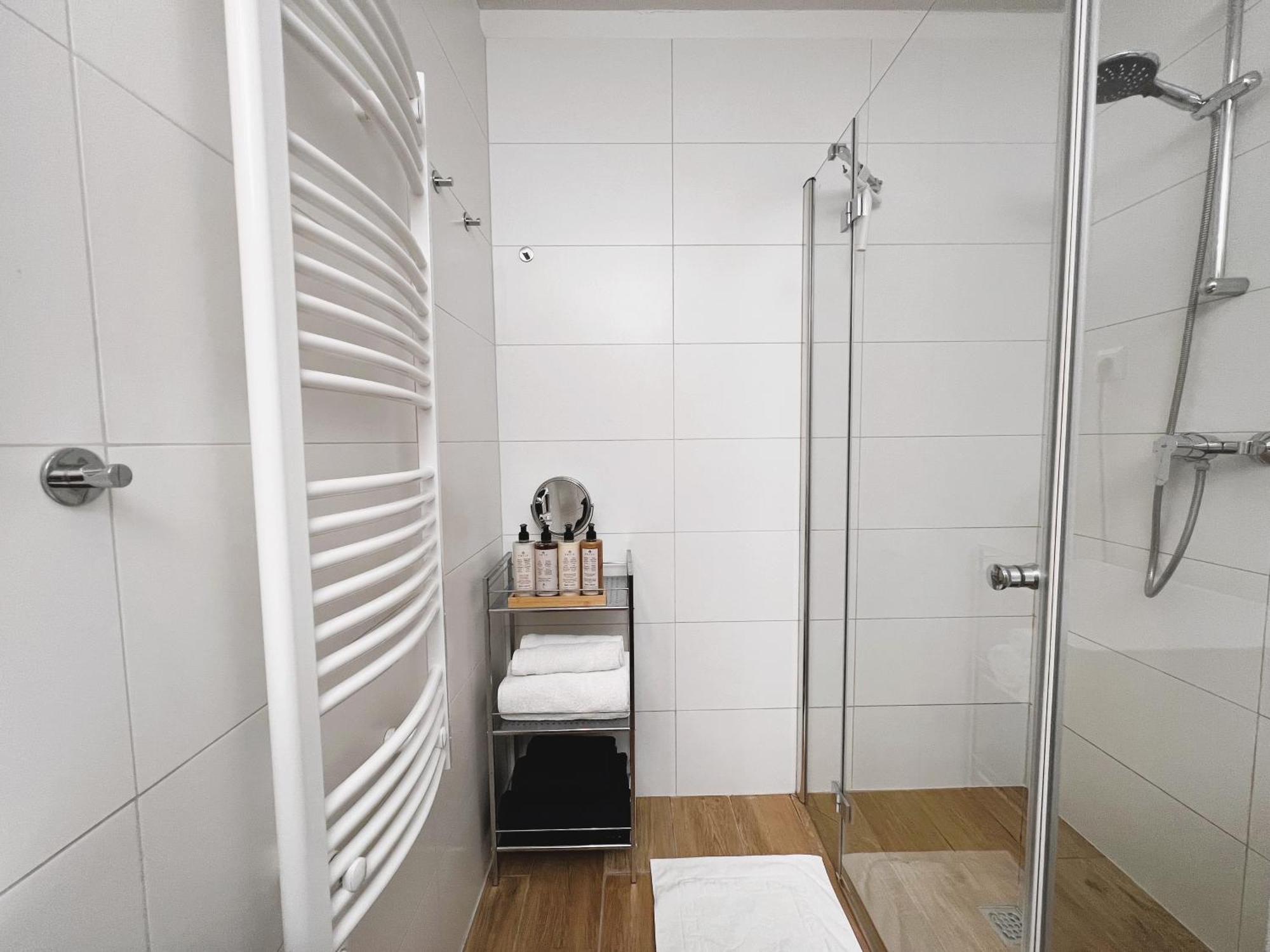 Luxe Central Studio With Pool, Parking & Ac Boedapest Buitenkant foto