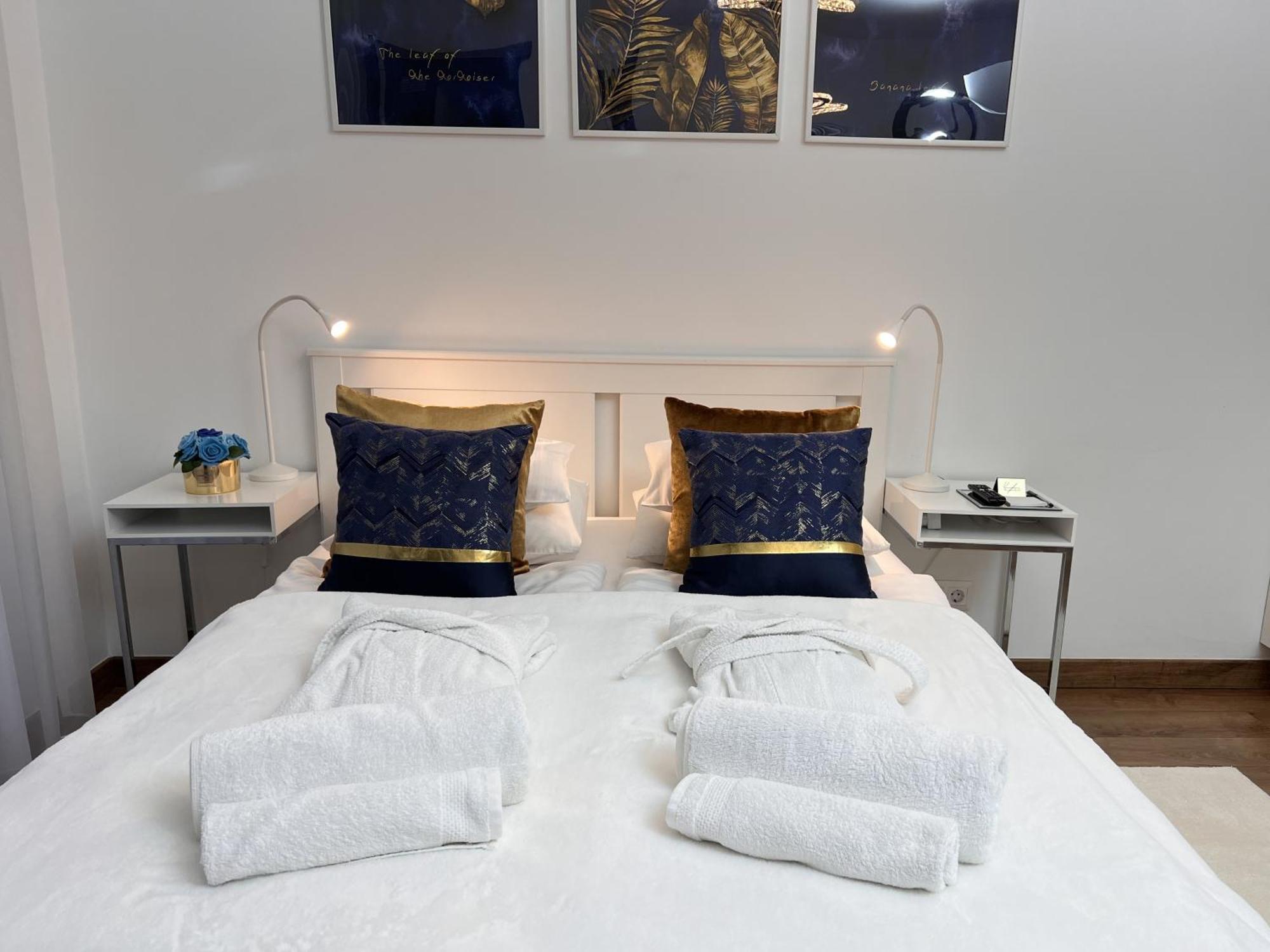 Luxe Central Studio With Pool, Parking & Ac Boedapest Buitenkant foto