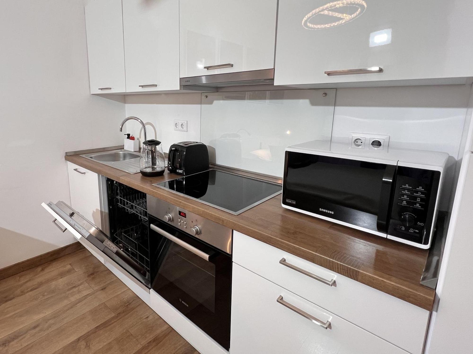 Luxe Central Studio With Pool, Parking & Ac Boedapest Buitenkant foto