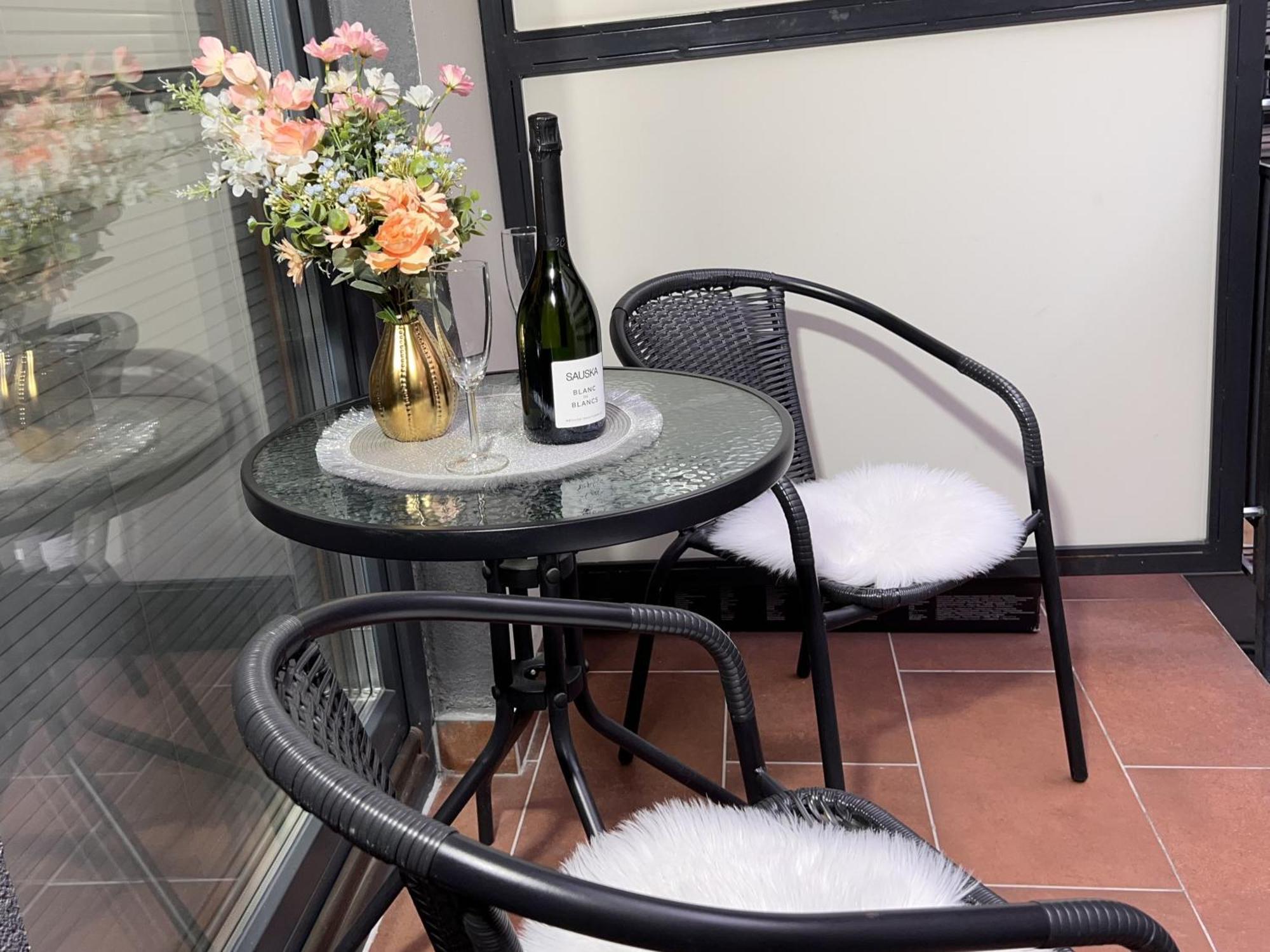Luxe Central Studio With Pool, Parking & Ac Boedapest Buitenkant foto