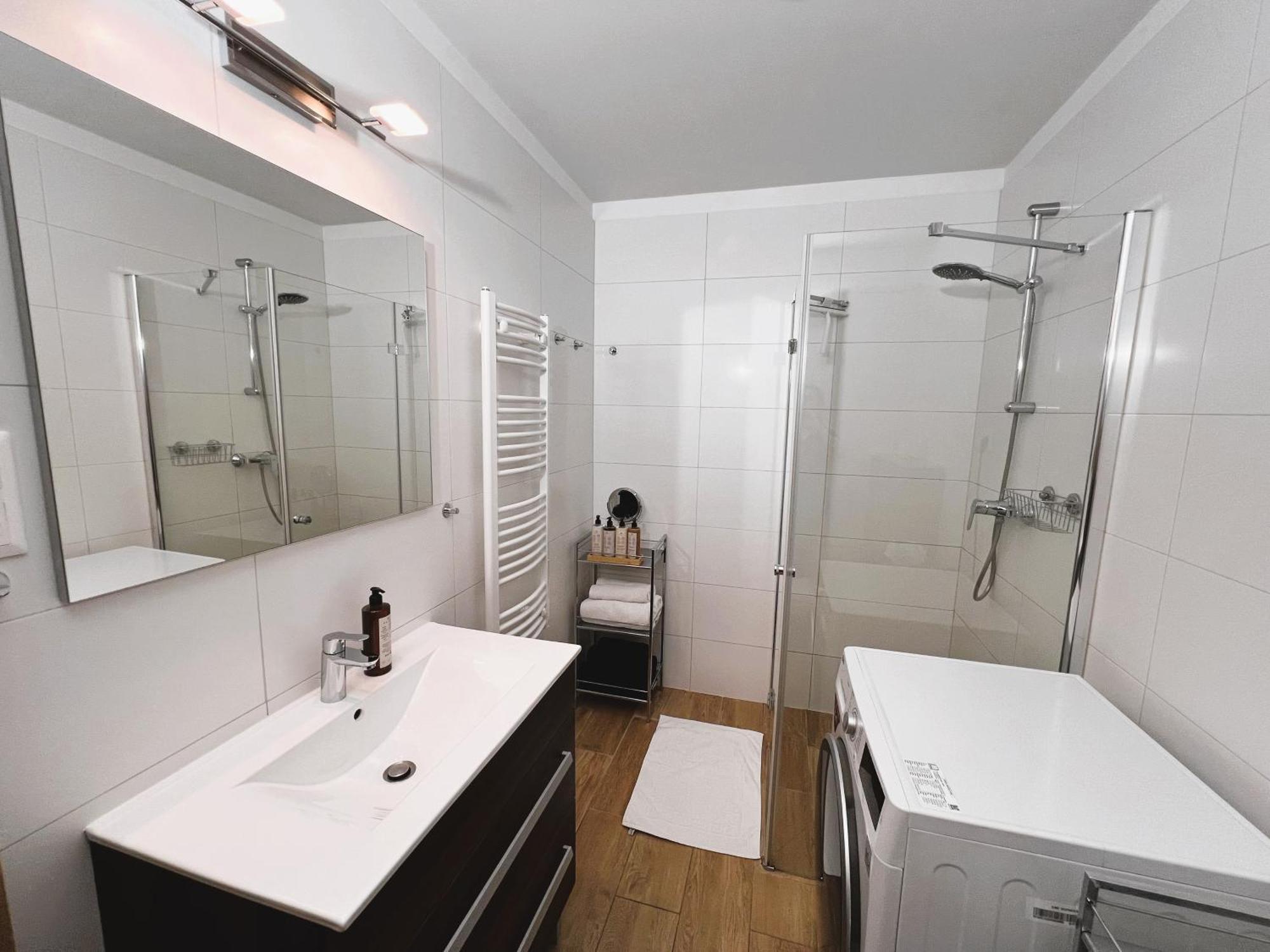 Luxe Central Studio With Pool, Parking & Ac Boedapest Buitenkant foto