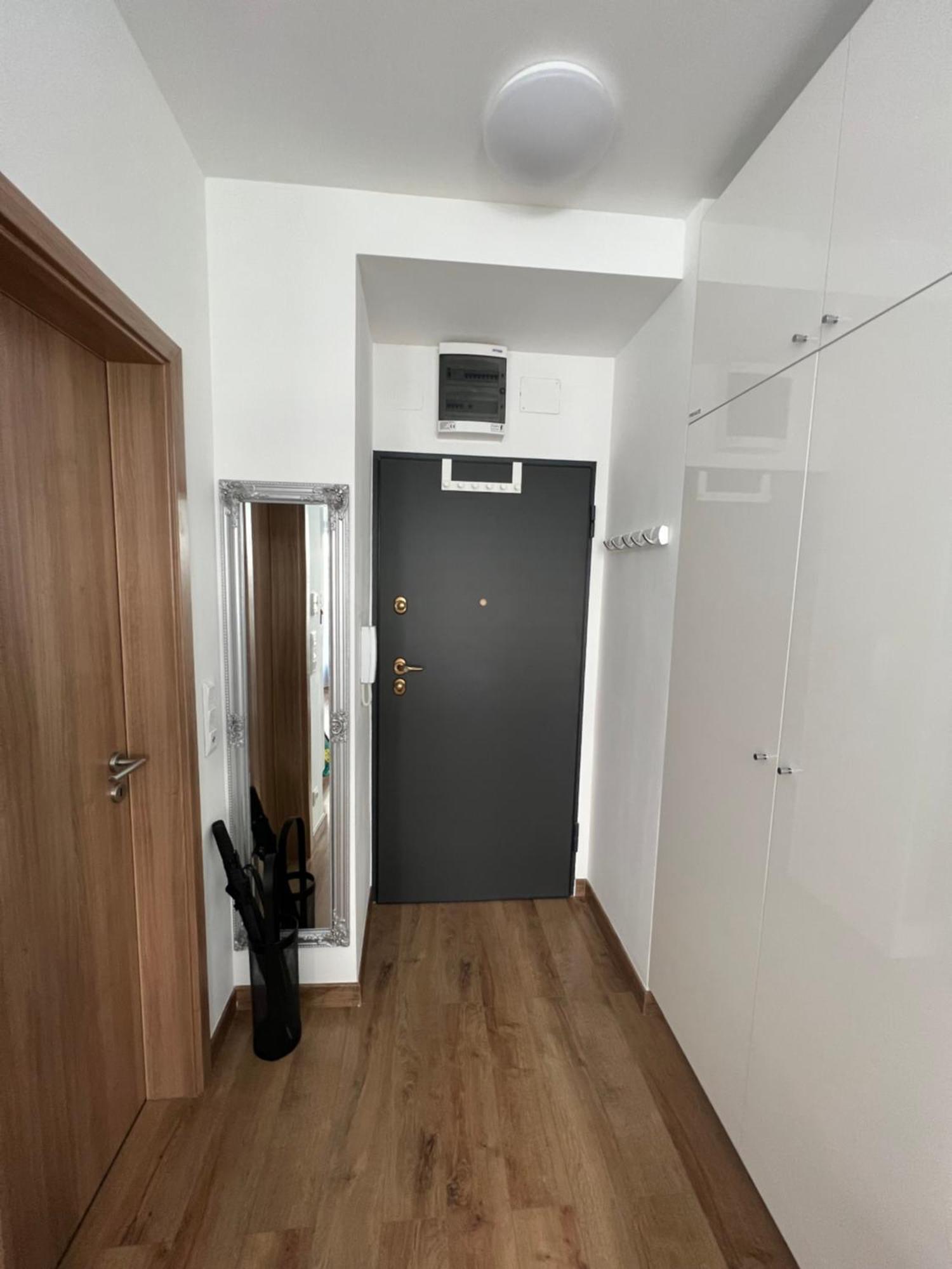 Luxe Central Studio With Pool, Parking & Ac Boedapest Buitenkant foto