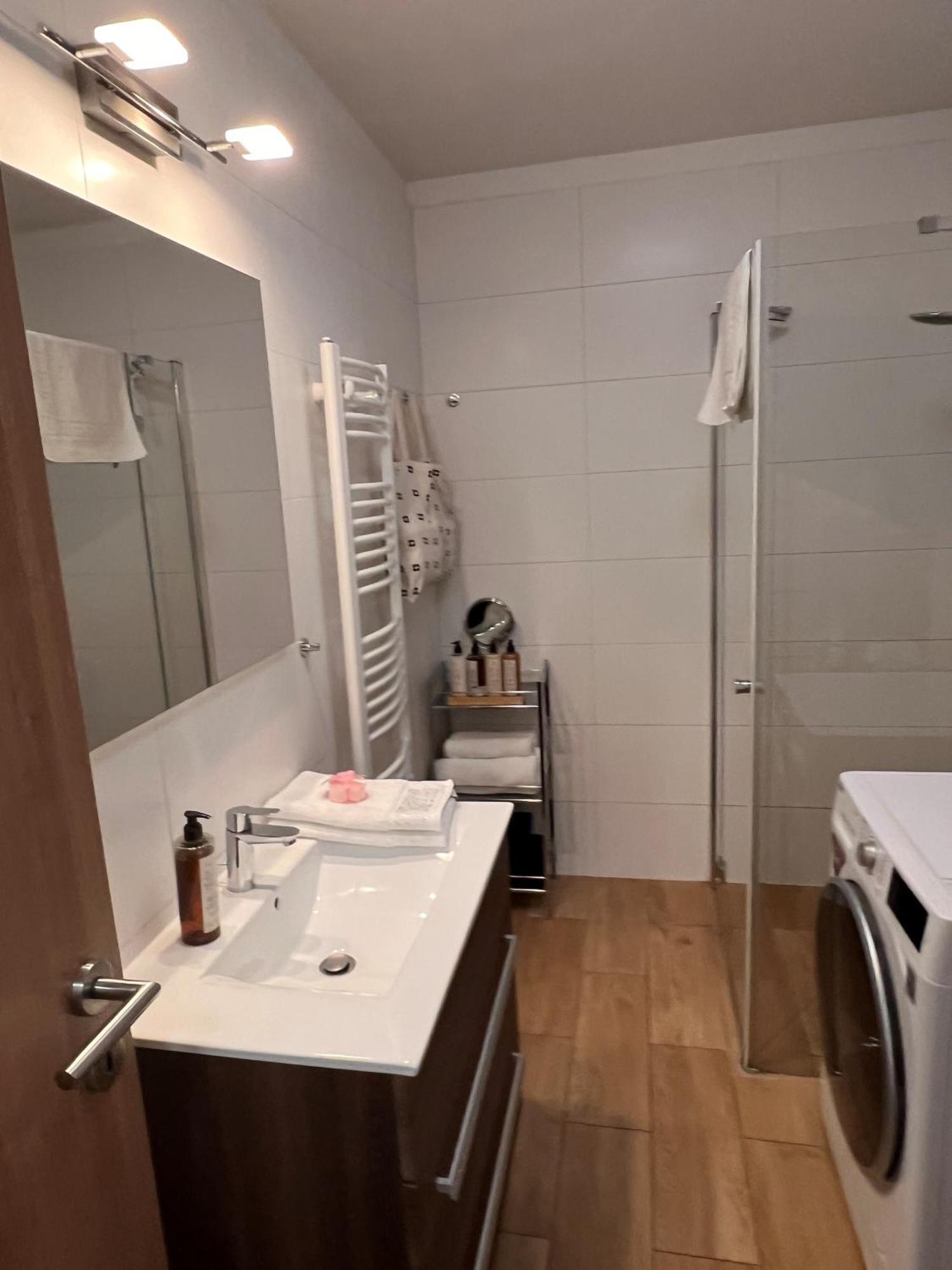 Luxe Central Studio With Pool, Parking & Ac Boedapest Buitenkant foto