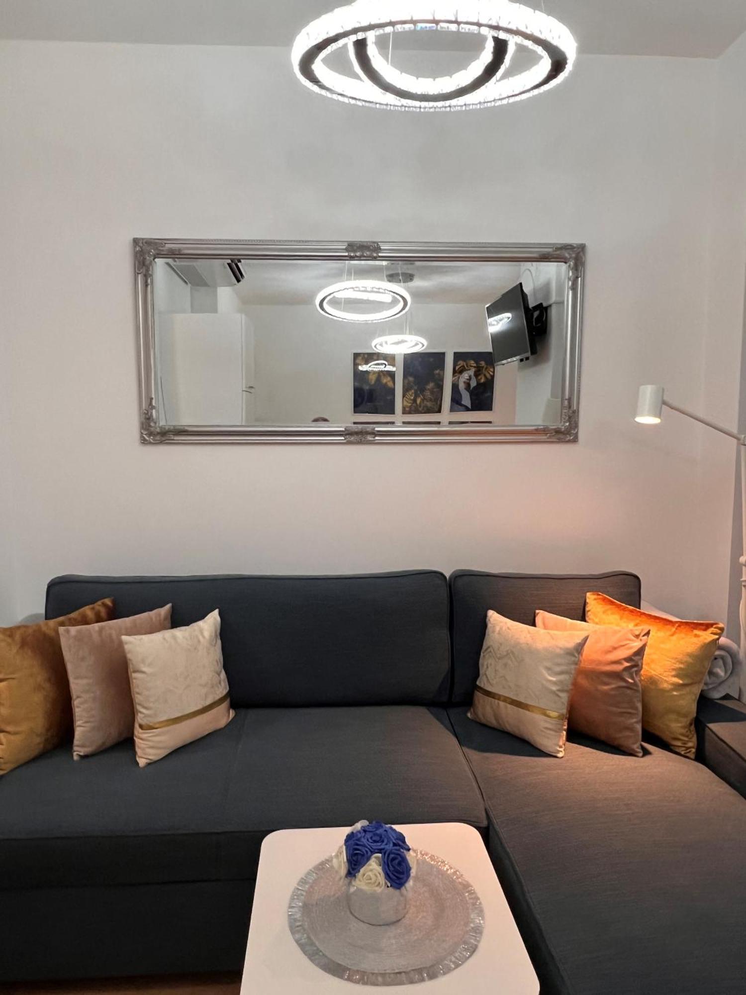 Luxe Central Studio With Pool, Parking & Ac Boedapest Buitenkant foto