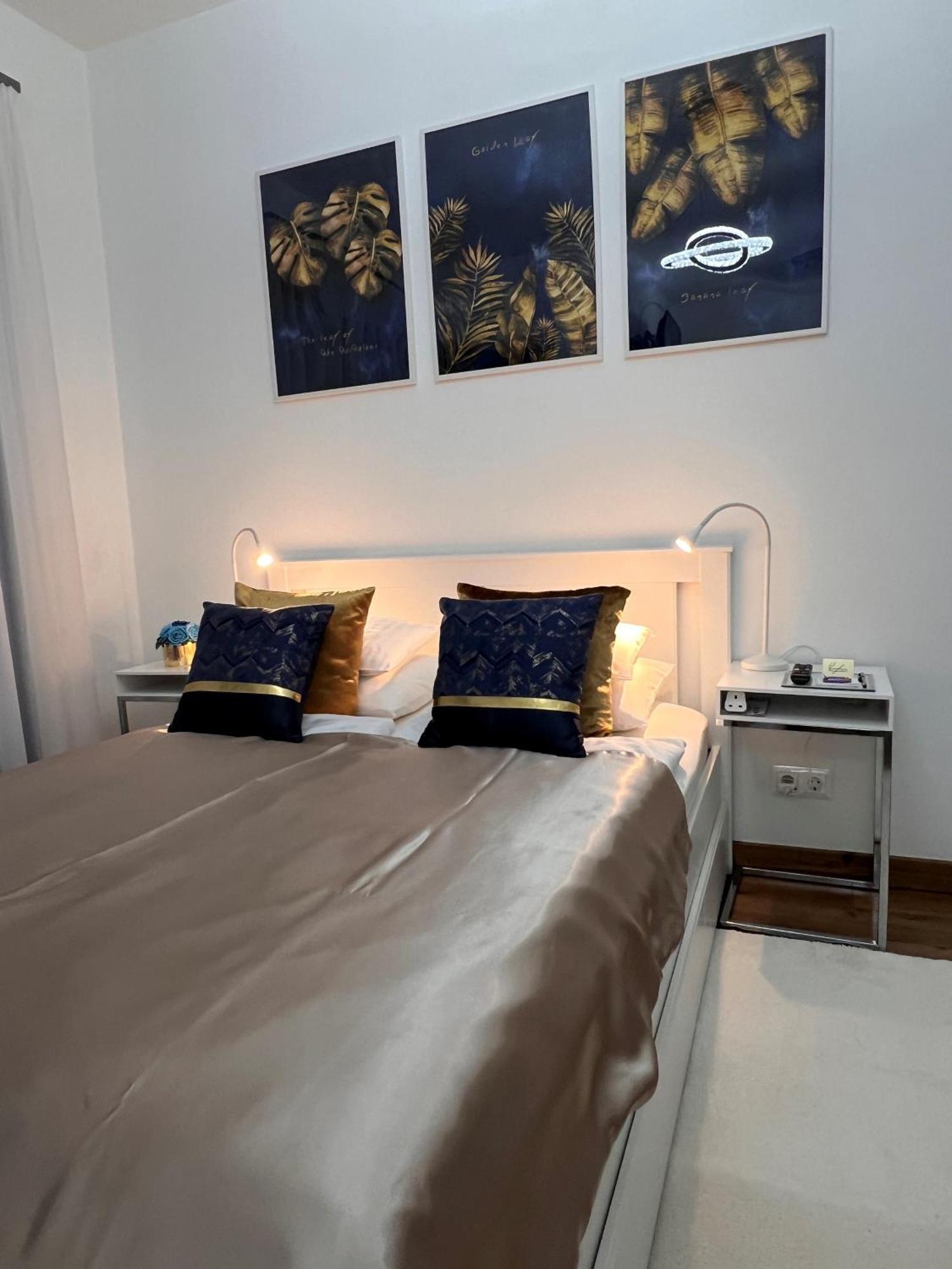 Luxe Central Studio With Pool, Parking & Ac Boedapest Buitenkant foto